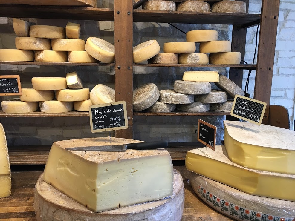 How cheese is made - artisan cheeses in a European store